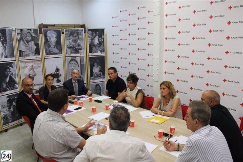 El delegado del Gobierno en Aragón elogia el trabajo de los 11.000 voluntarios de Cruz Roja.