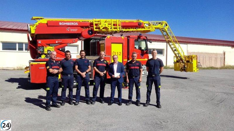 El Servicio de Bomberos de la DPT adquiere camión autoescala nuevo tras 33 años