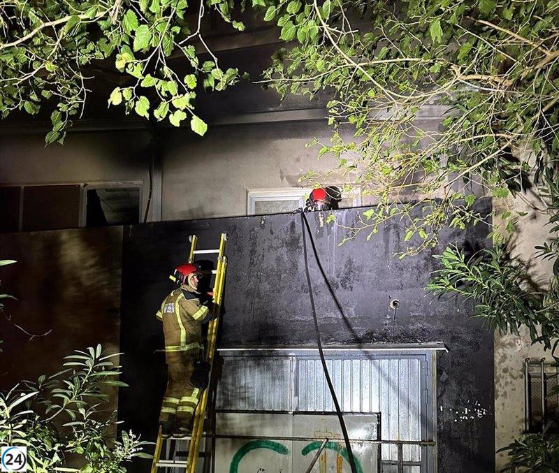 Incendio destruye balcón en edificio deshabitado de Alcañiz