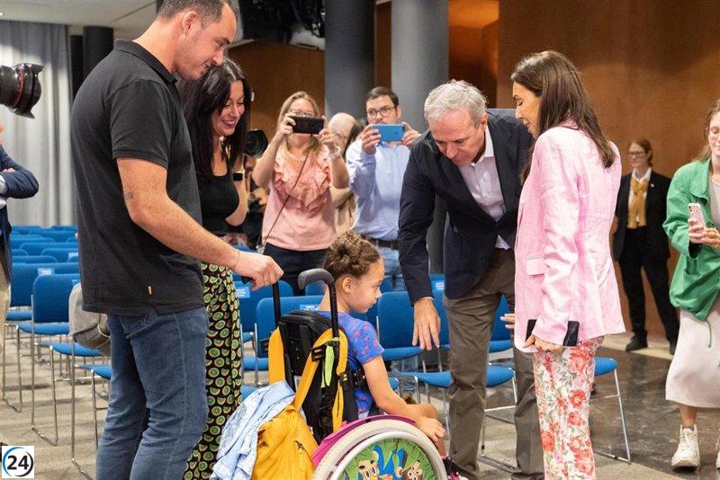 Azcón alaba el éxito de la colaboración entre la Administración y el tercer sector en el desarrollo del exoesqueleto pediátrico de Atades