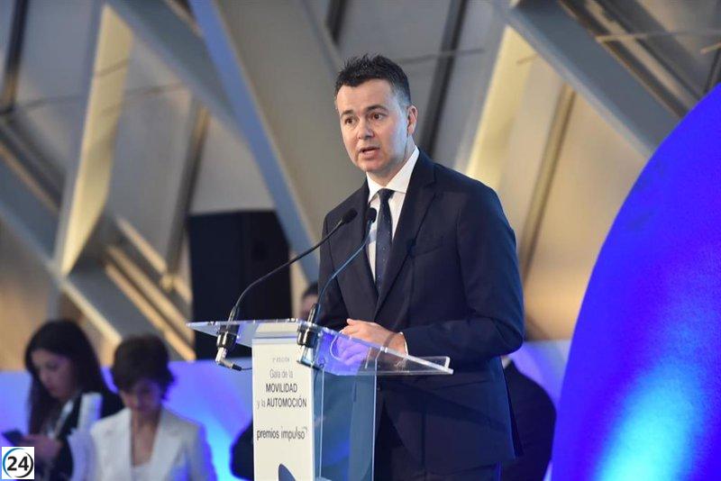 Ministro de Industria se compromete plenamente en establecer fábrica de baterías de Stellantis.