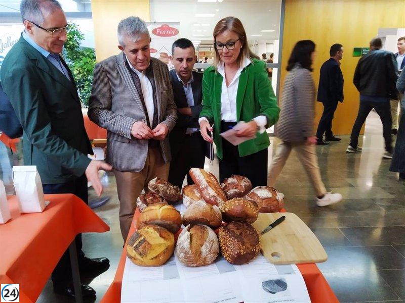 El consejero de Agricultura, Ganadería y Alimentación explora el Centro de Innovación Gastronómica de Aragón.