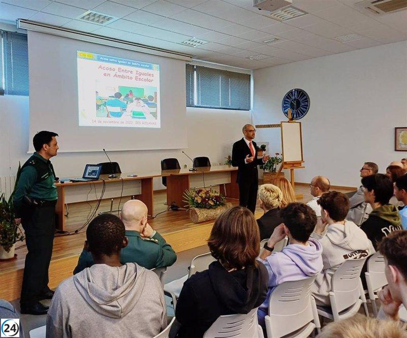 Fuerzas de seguridad imparten charlas en colegios de Zaragoza para educar a los estudiantes