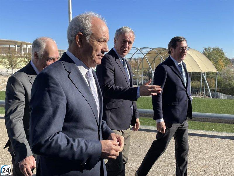 Azcón insta al Gobierno de España a asegurar compromiso con la fábrica de baterías ante retrasos.