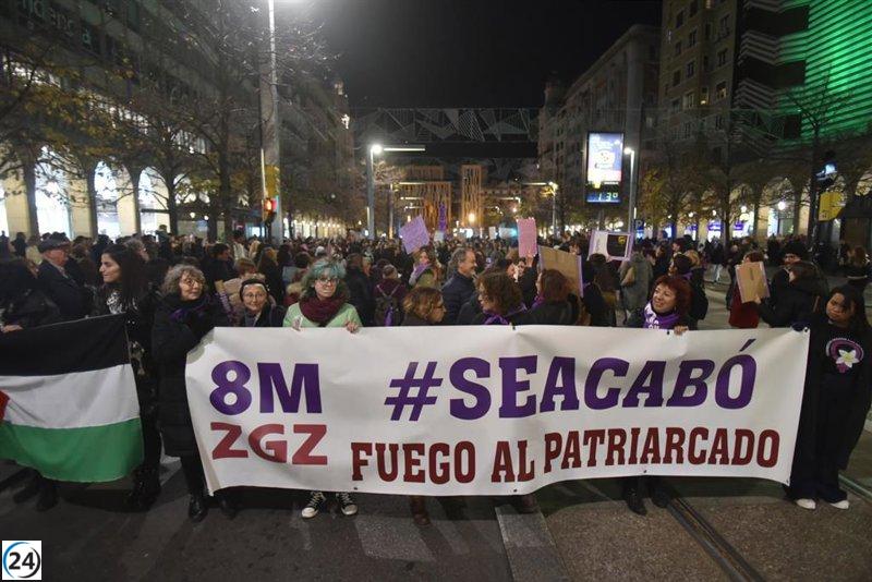 Gran manifestación contra la violencia feminista en Zaragoza reúne a una multitud de personas