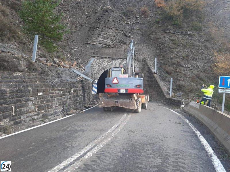 Obras de estabilización del talud de acceso al túnel de Gavín (Huesca) generan complicaciones en el tráfico de la N-260A
