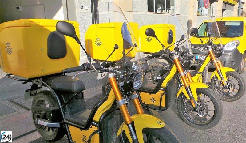 Correos impulsa la reducción de emisiones al usar vehículos eléctricos en Teruel