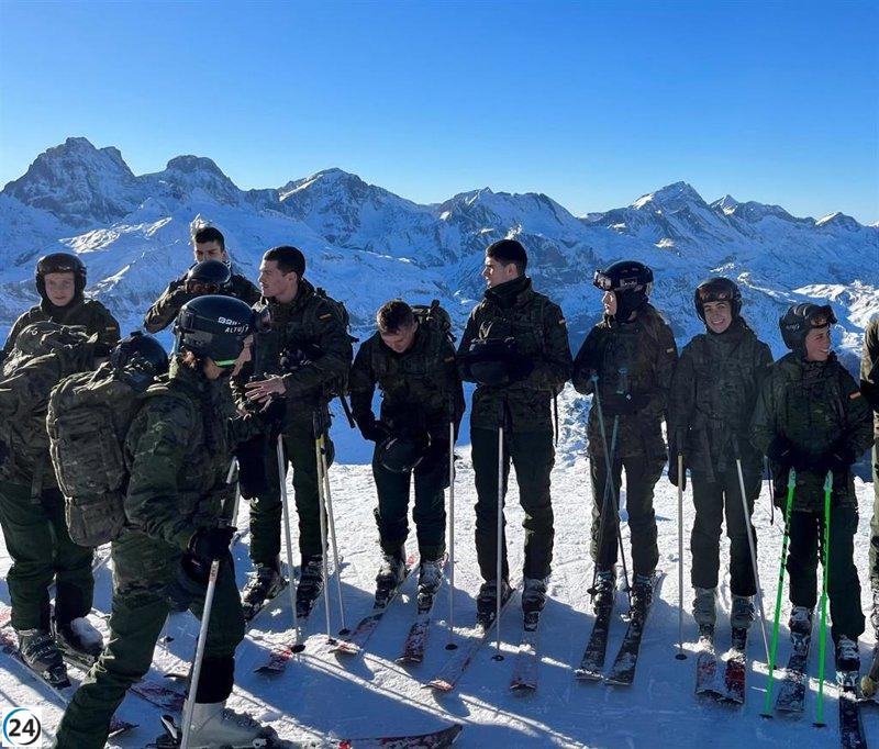 La Princesa Leonor se entrena en montaña con sus compañeros en los Pirineos aragoneses.