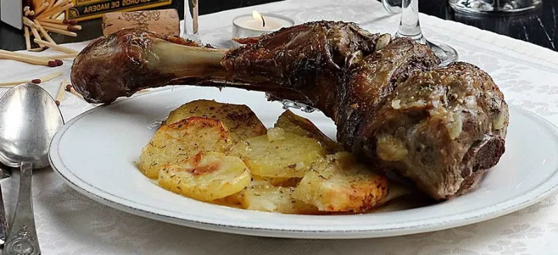 El cordero con patatas a la aragonesa, un imprescindible